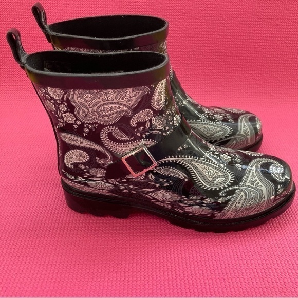 Women's Capelli Black / White  Print Ankle Rain Boot - Size 8 - Picture 1 of 10